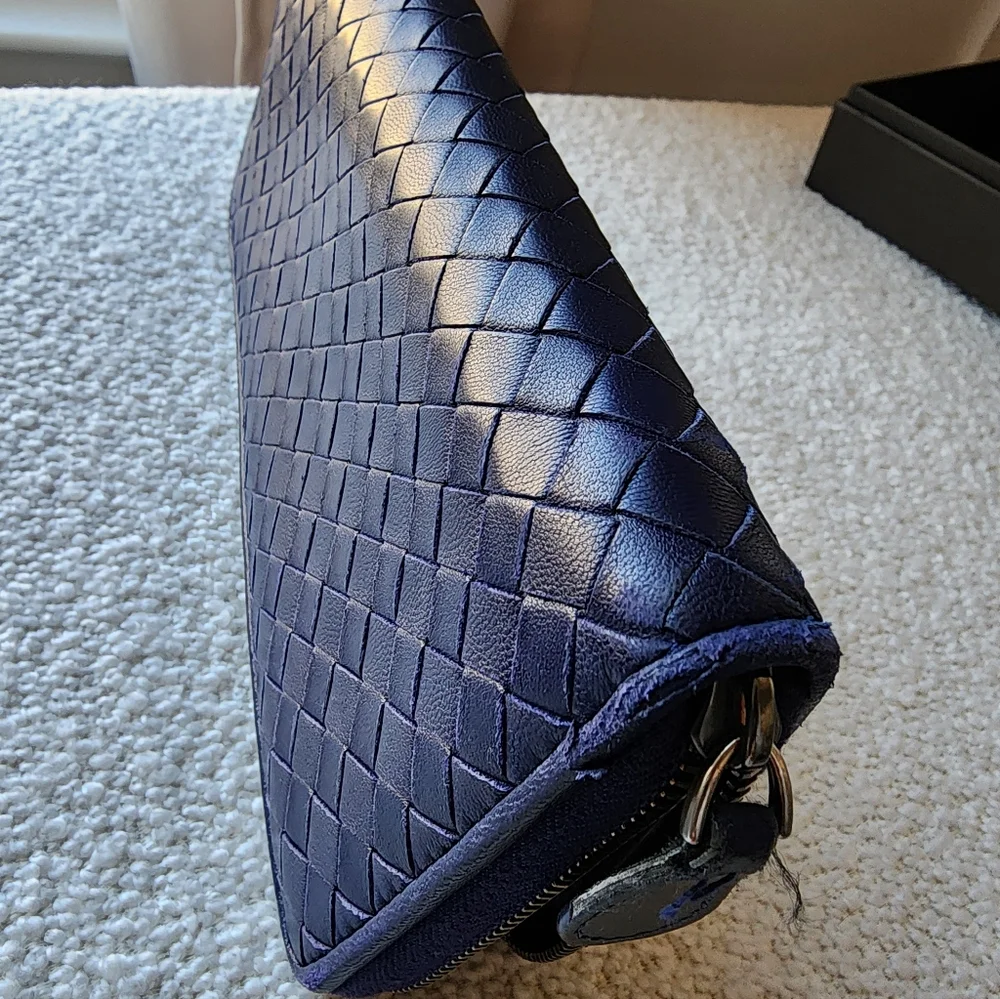 Bottega Veneta Leather Wallet in Deep Blue - Authencity Cert - Picture 8 of 13